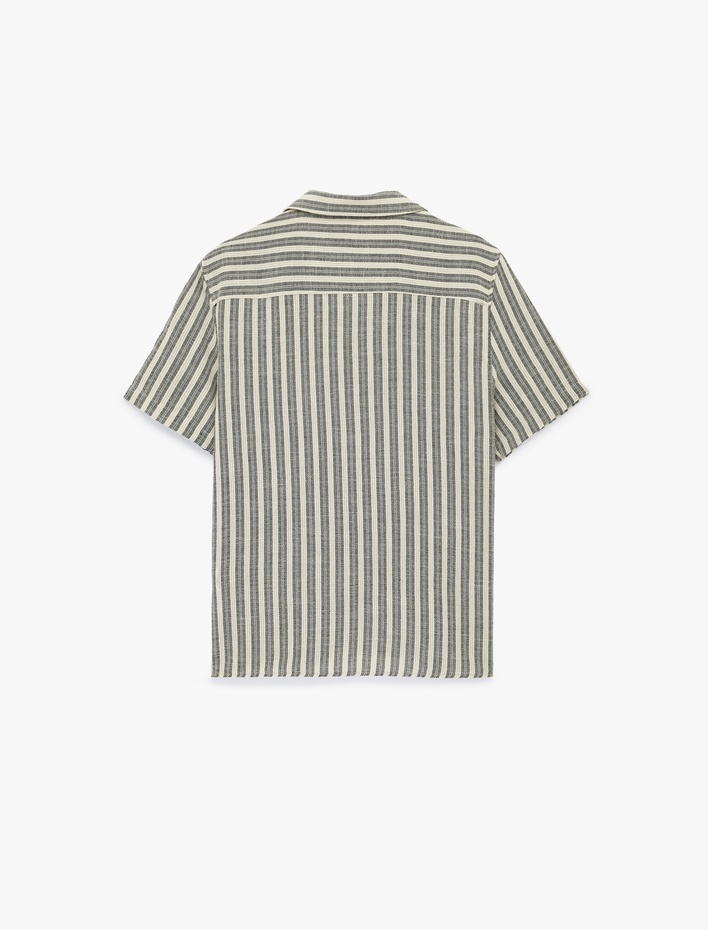  Regular Fit Kısa Kollu Düğmeli Pamuklu Devrik Yaka Çizgili Gömlek