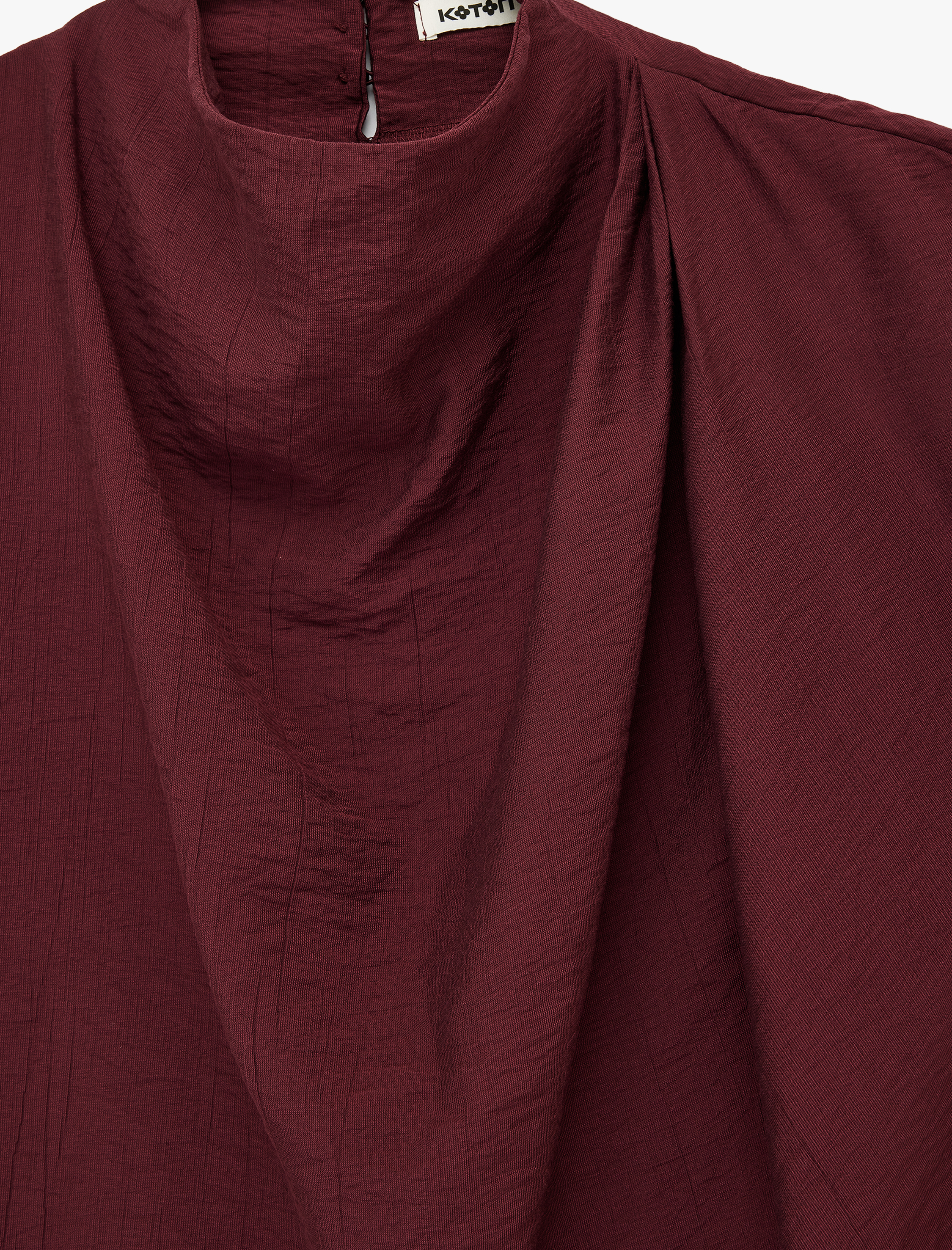   Viskon Kumaş Kap Kol Dik Dökümlü Yaka Bluz