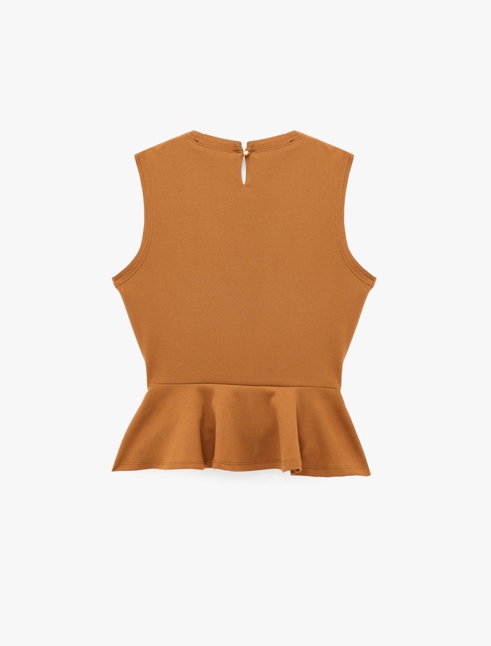  Krep Scuba Kumaş Aksesuarlı Kolsuz Bisiklet Yaka Peplum Bluz