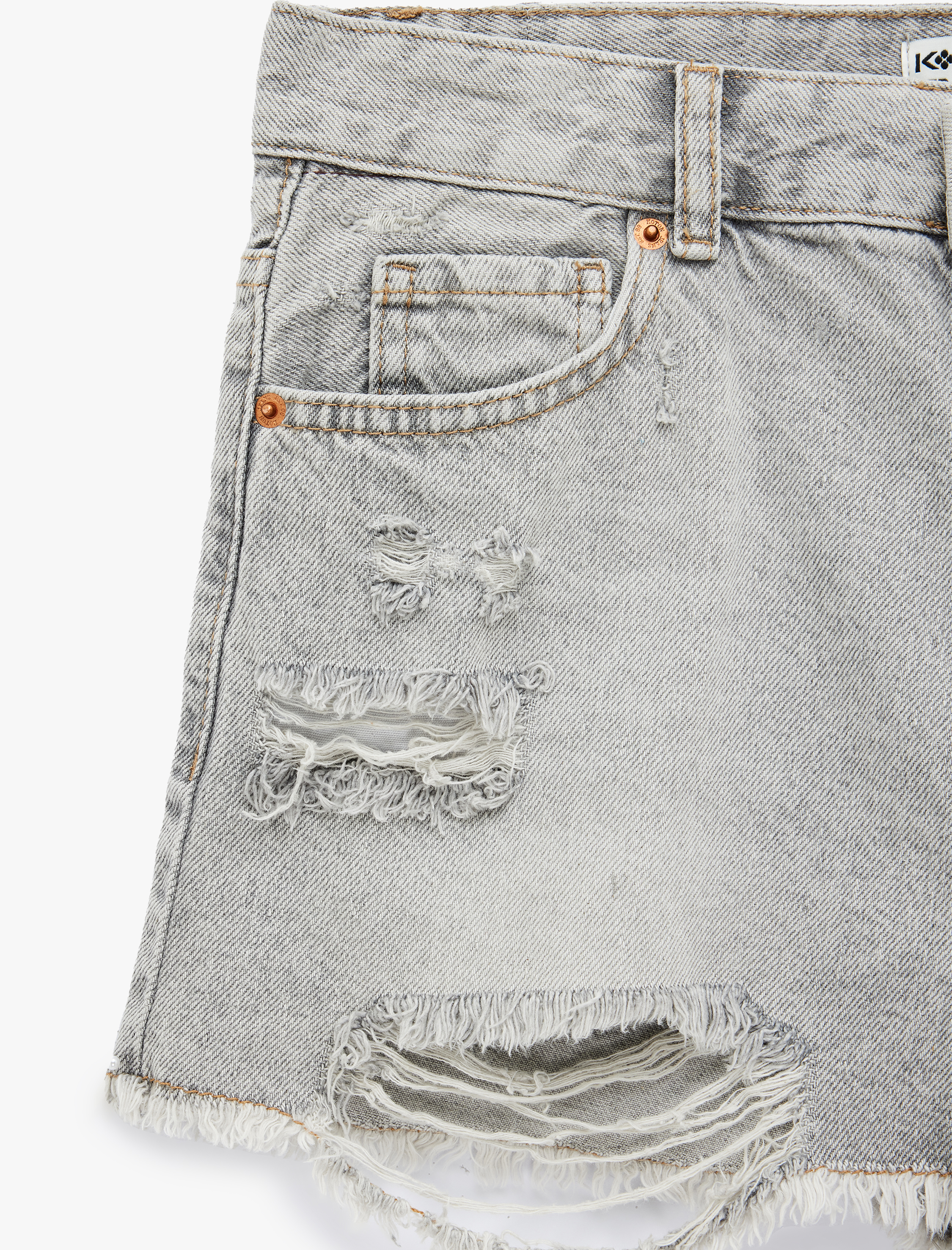   Pamuklu Rahat Kalıp Yıpratma Detaylı Mini Denim Şort