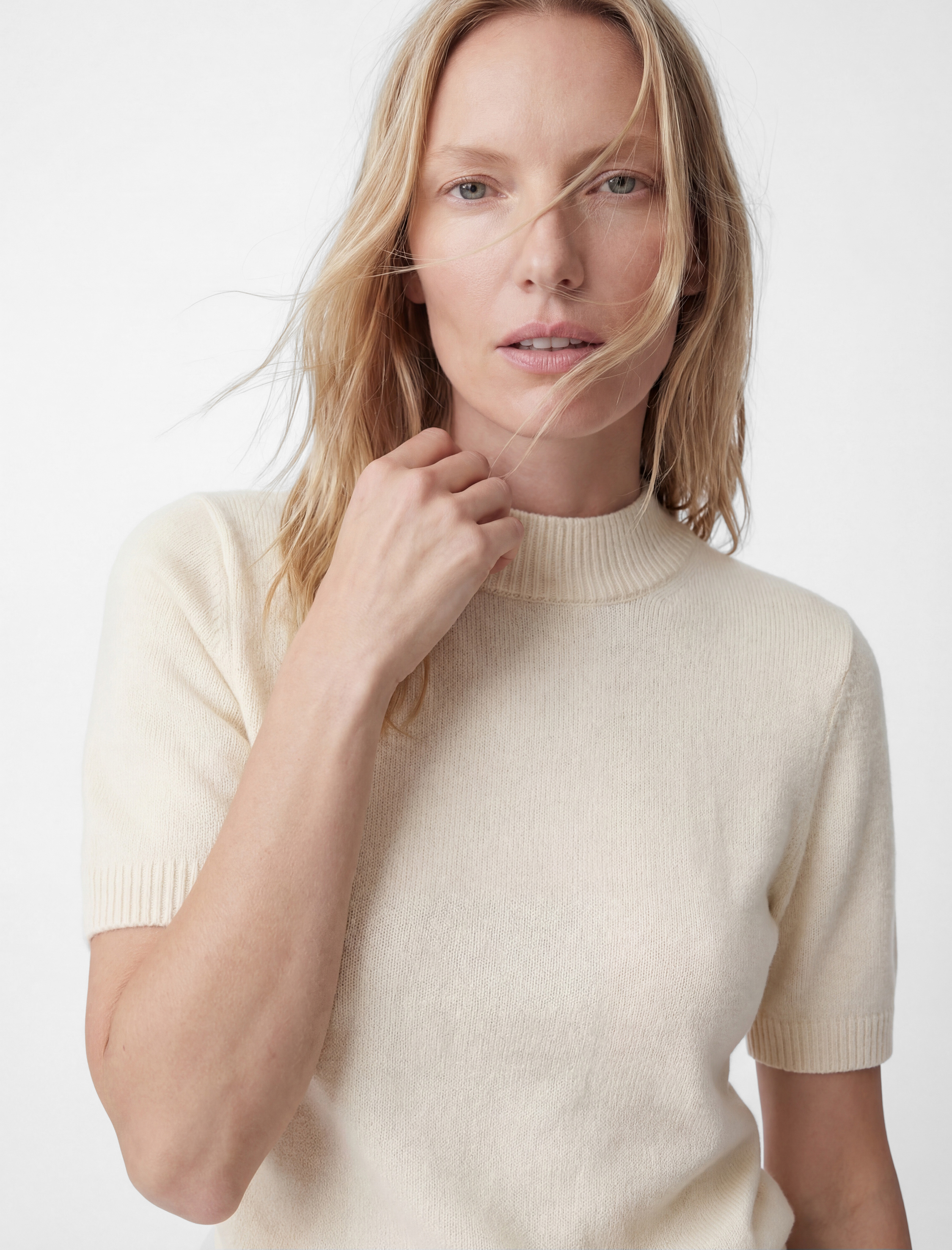   Regular Fit Kısa Kollu Dik Yaka Triko Kazak