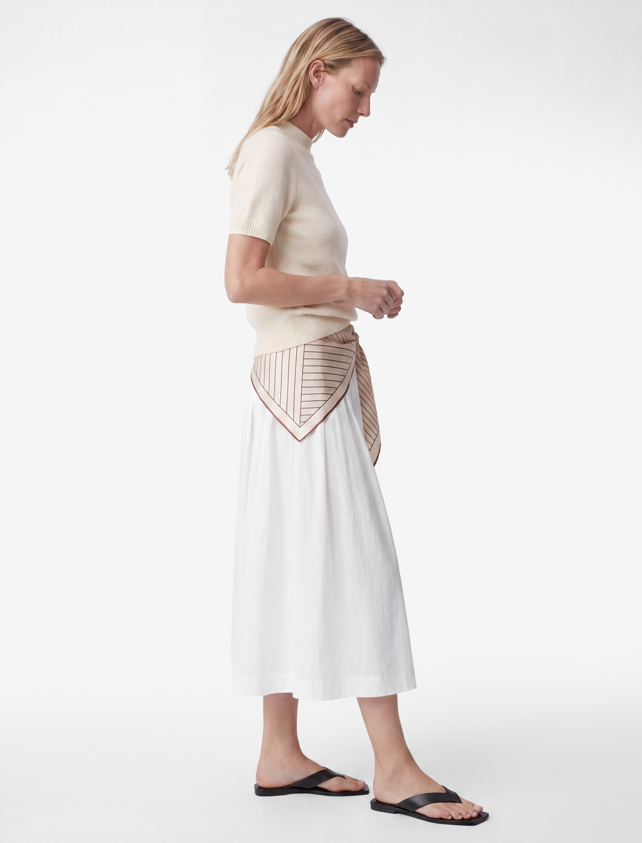   Regular Fit Kısa Kollu Dik Yaka Triko Kazak