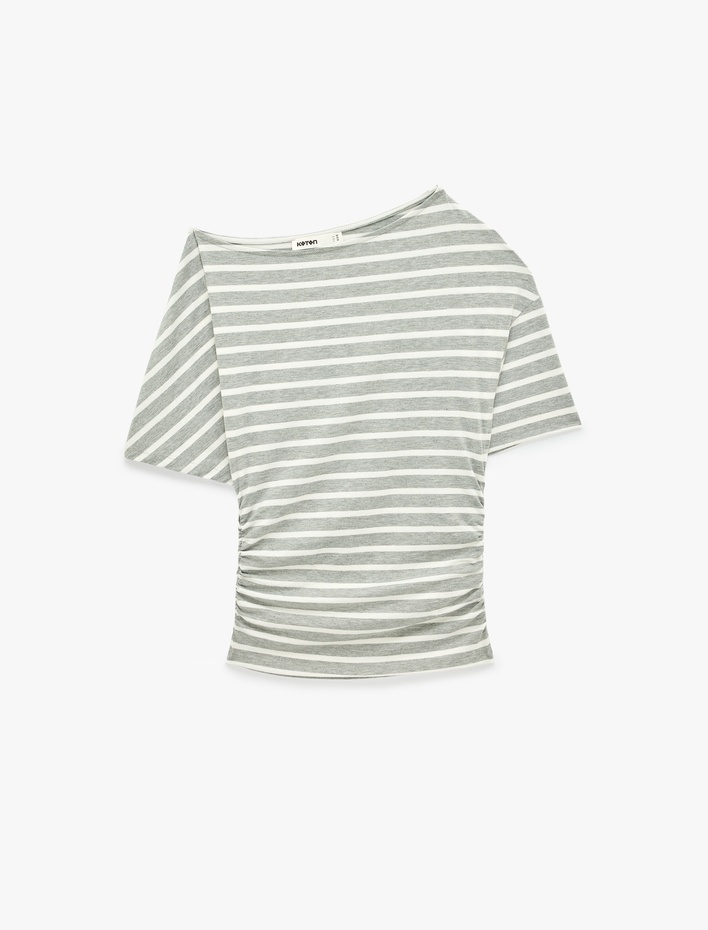  Slim Fit Drape Detaylı Omzu Açık Kayık Yaka Tişört