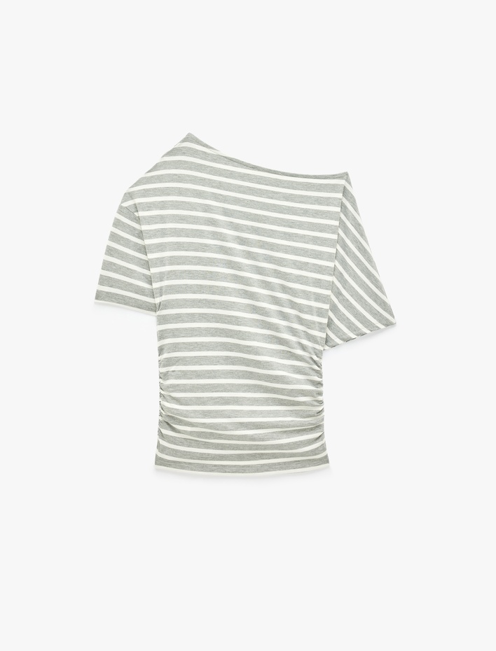  Slim Fit Drape Detaylı Omzu Açık Kayık Yaka Tişört