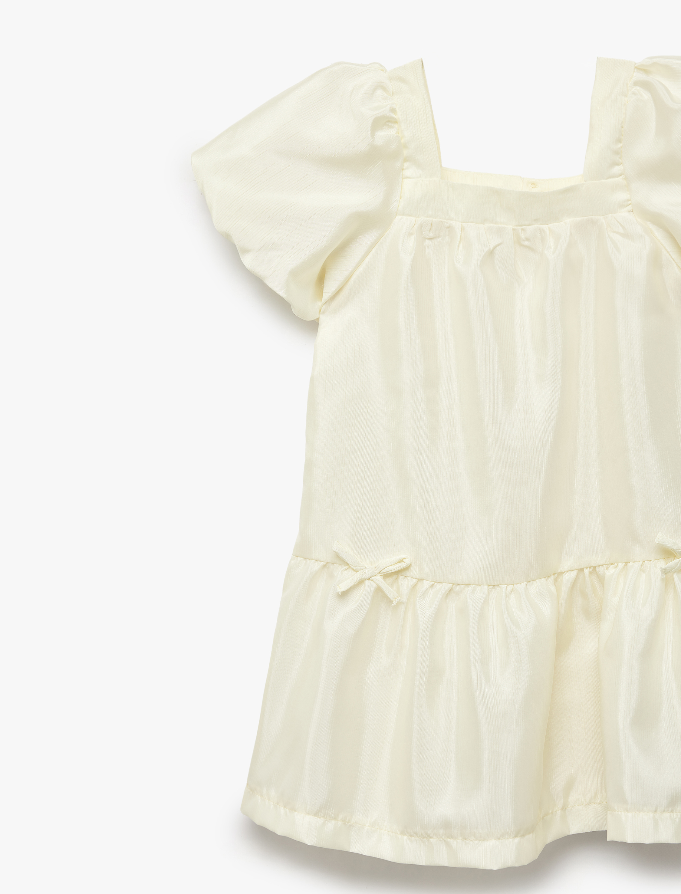  Kız Bebek Kare Yaka Fırfırlı Fiyonk Detaylı Kısa Kollu Elbise