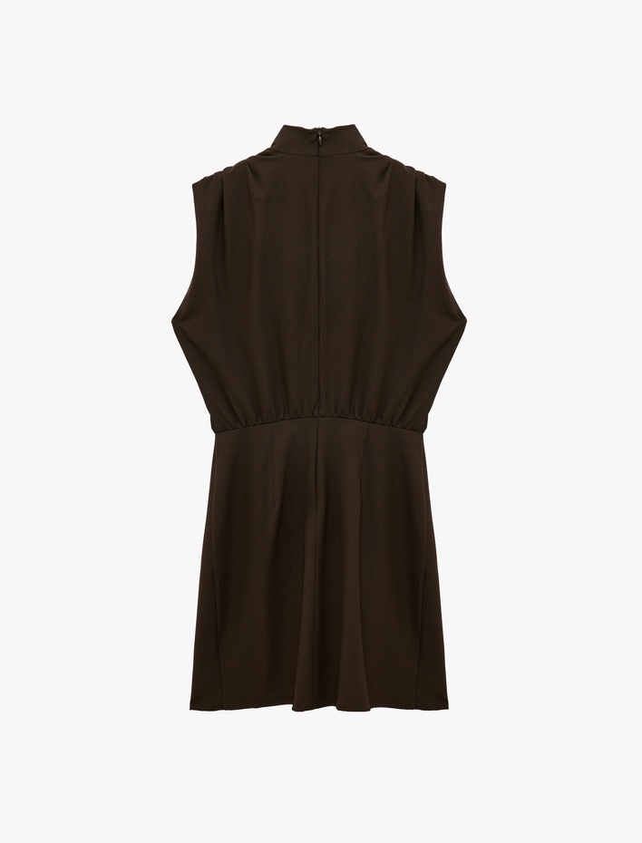  Viskon Karışımlı Drapeli Kolsuz Degaje Yaka Mini Elbise