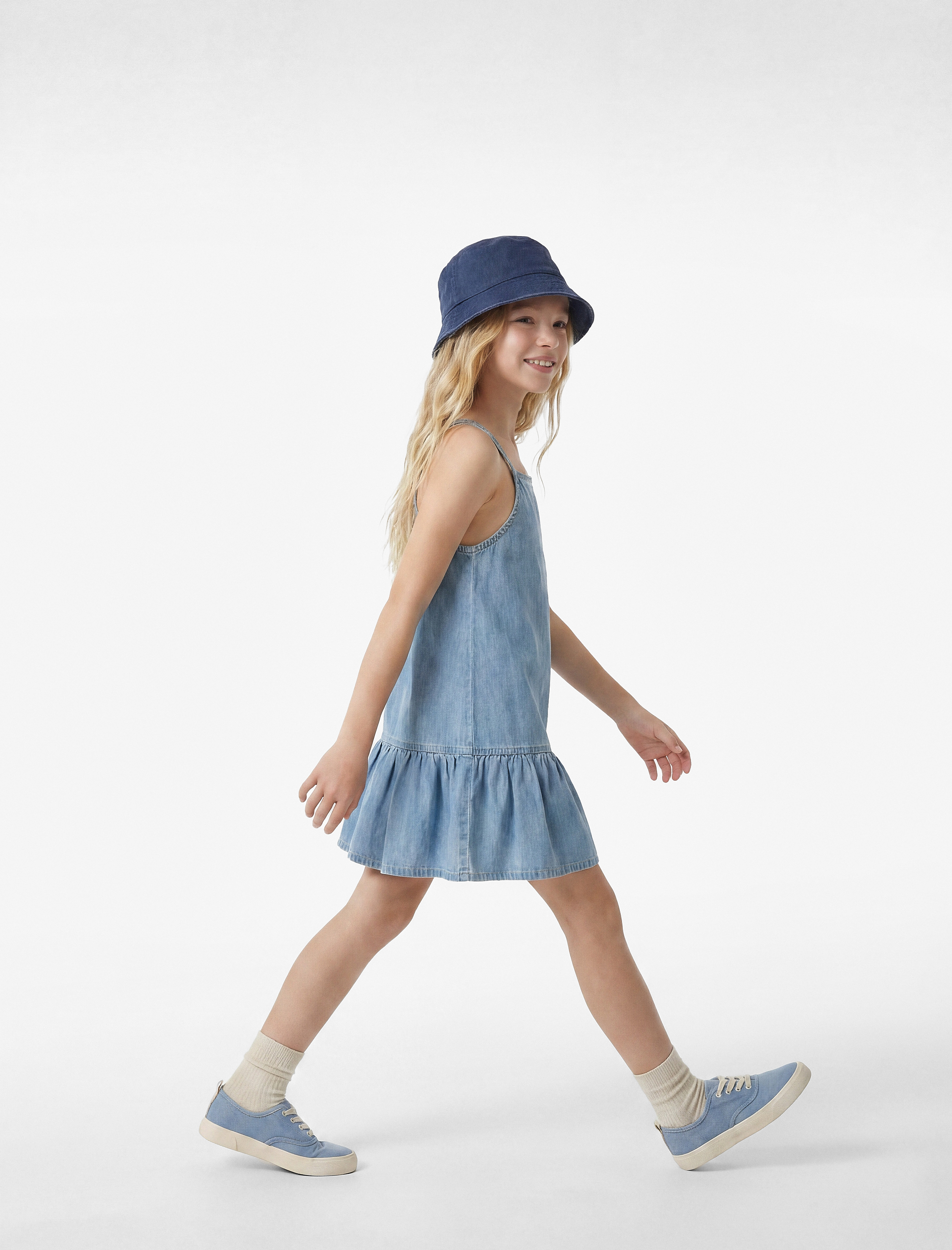  Kız Çocuk İp Askılı Oversize Pamuklu Pileli Denim Elbise