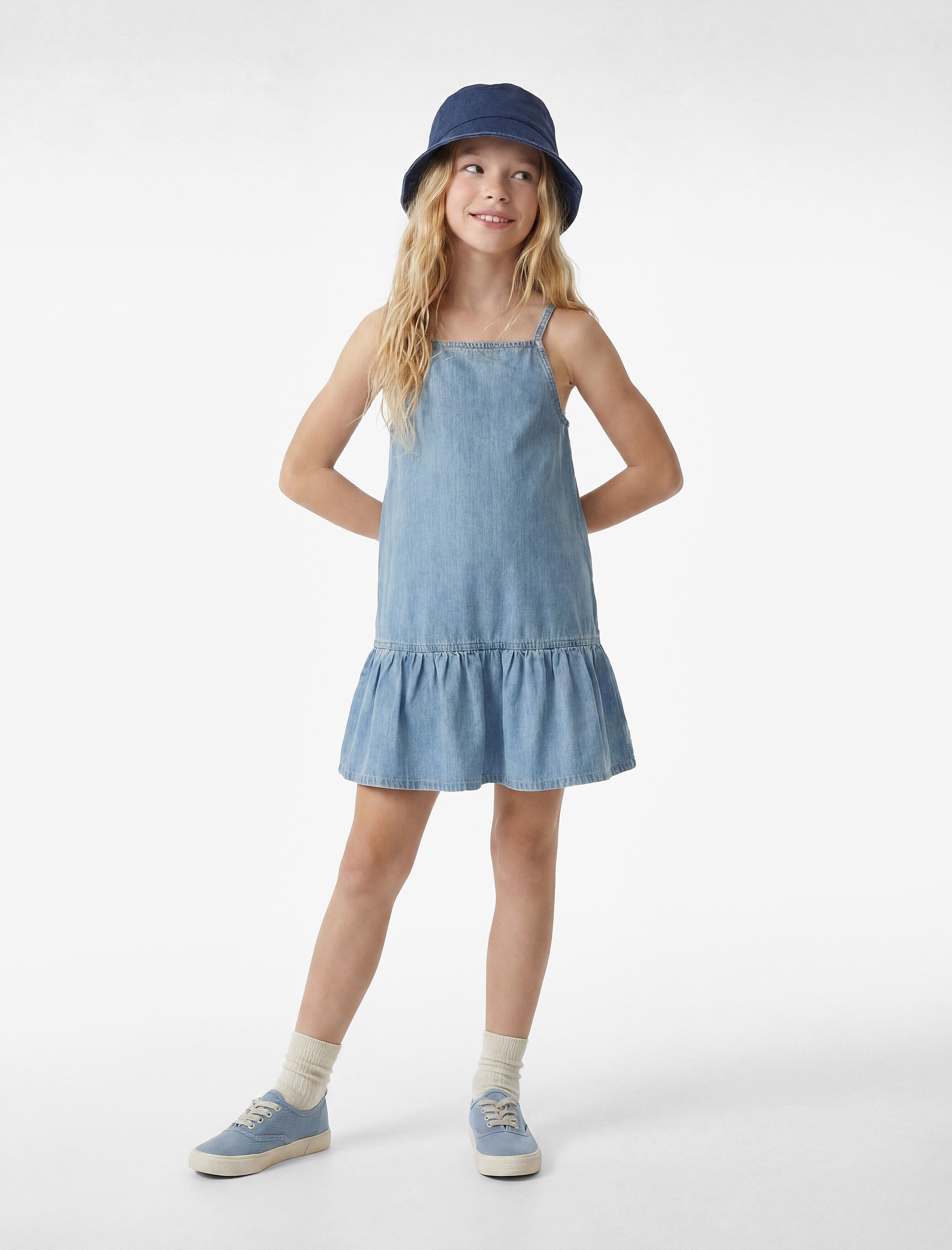  Kız Çocuk İp Askılı Oversize Pamuklu Pileli Denim Elbise