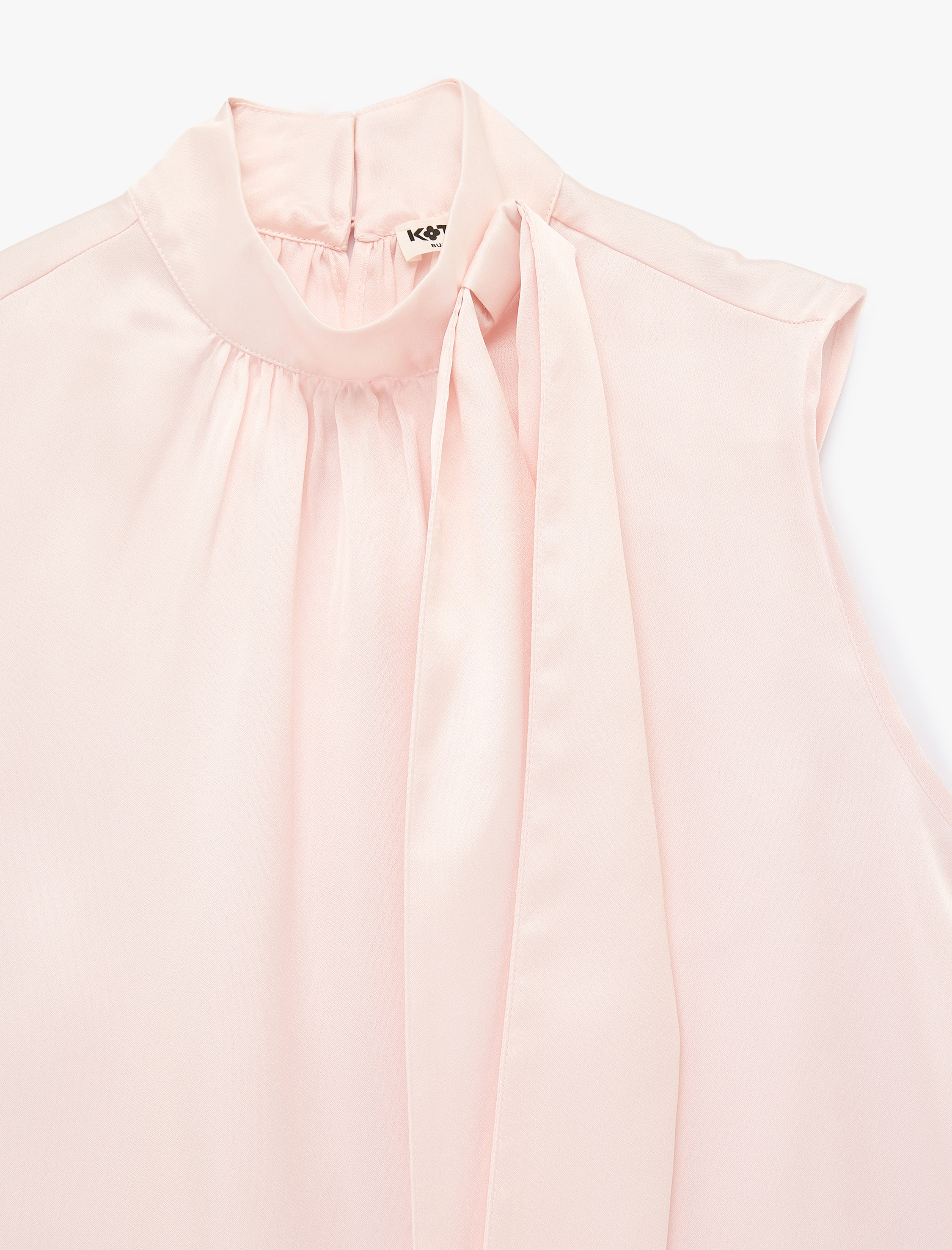   Fular Yaka Bağlama Detaylı Kolsuz Bluz