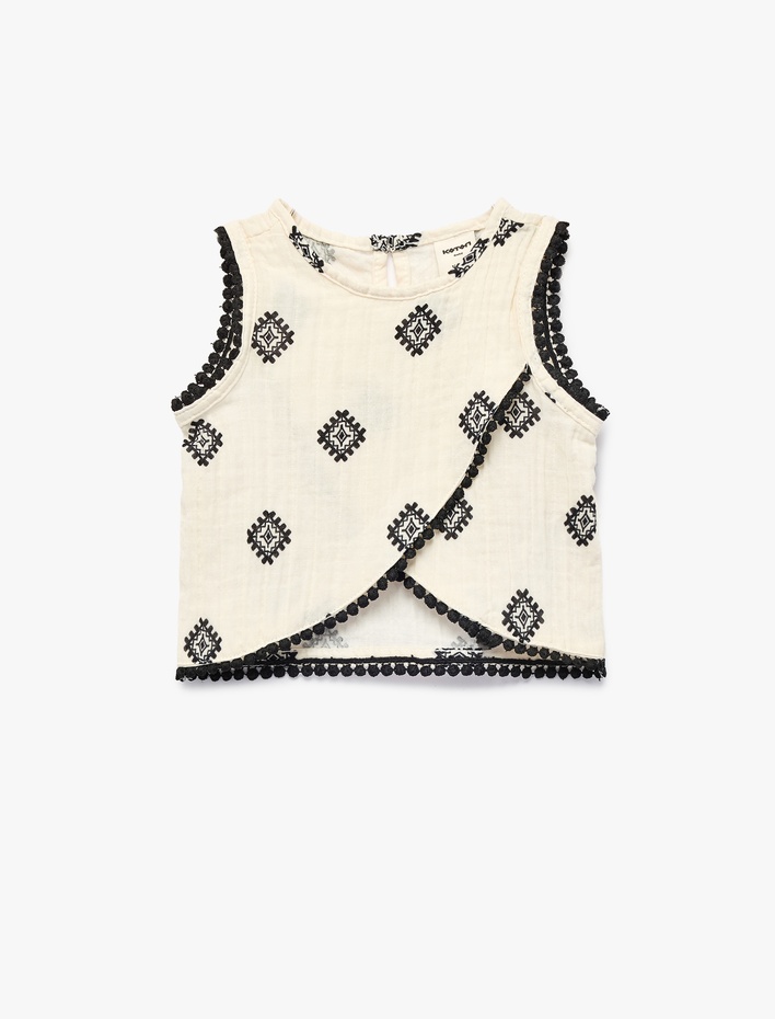 Kız Bebek Asimetrik Kesim Bisiklet Yaka Kolsuz Nakışlı Müslin Bluz