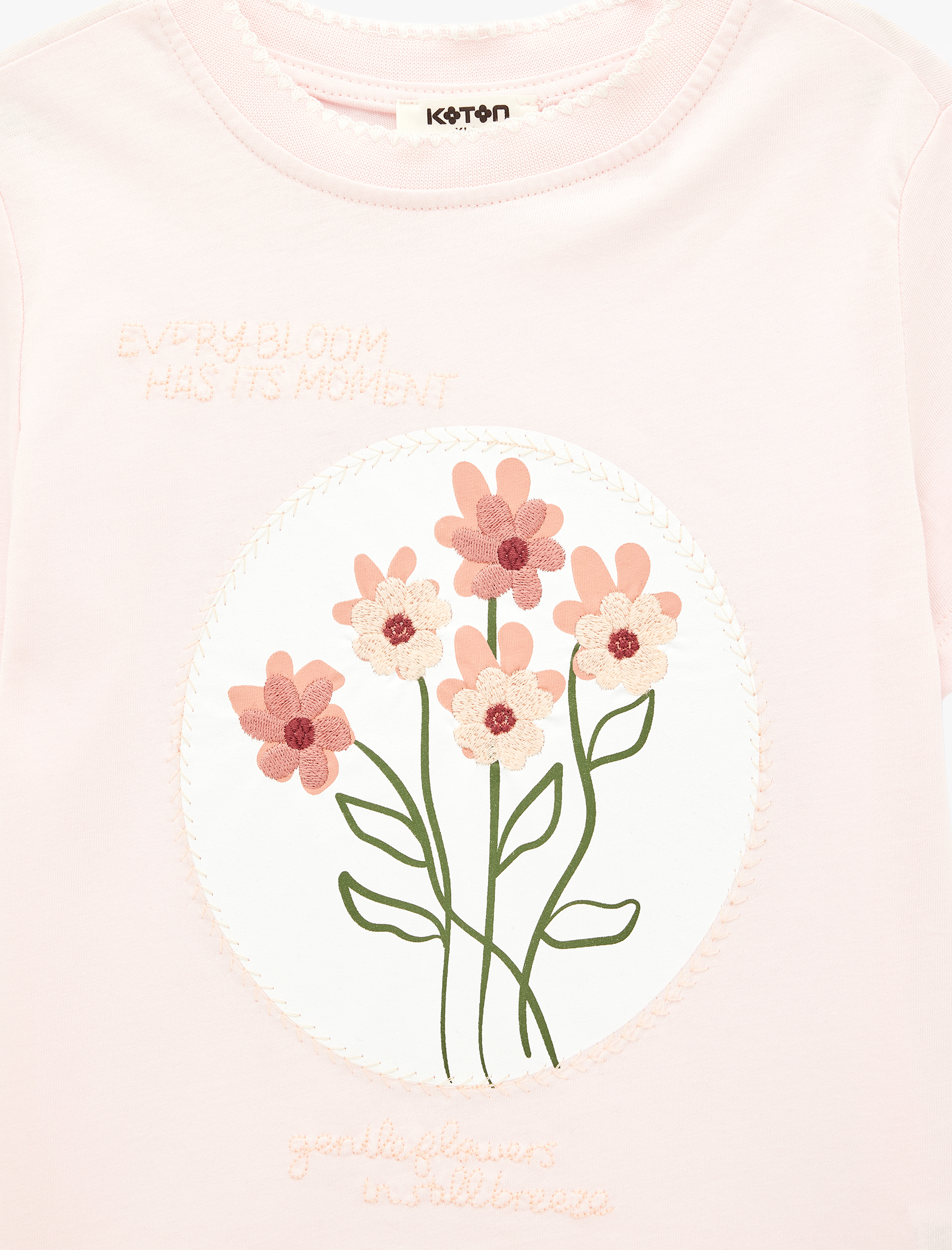  Kız Çocuk Çiçek İşlemeli Kısa Kollu Bisiklet Yaka Pamuklu Tişört