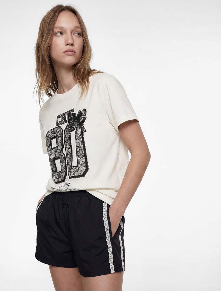  Normal Bel Dantel Detaylı Paraşüt Çizgili Mini Şort