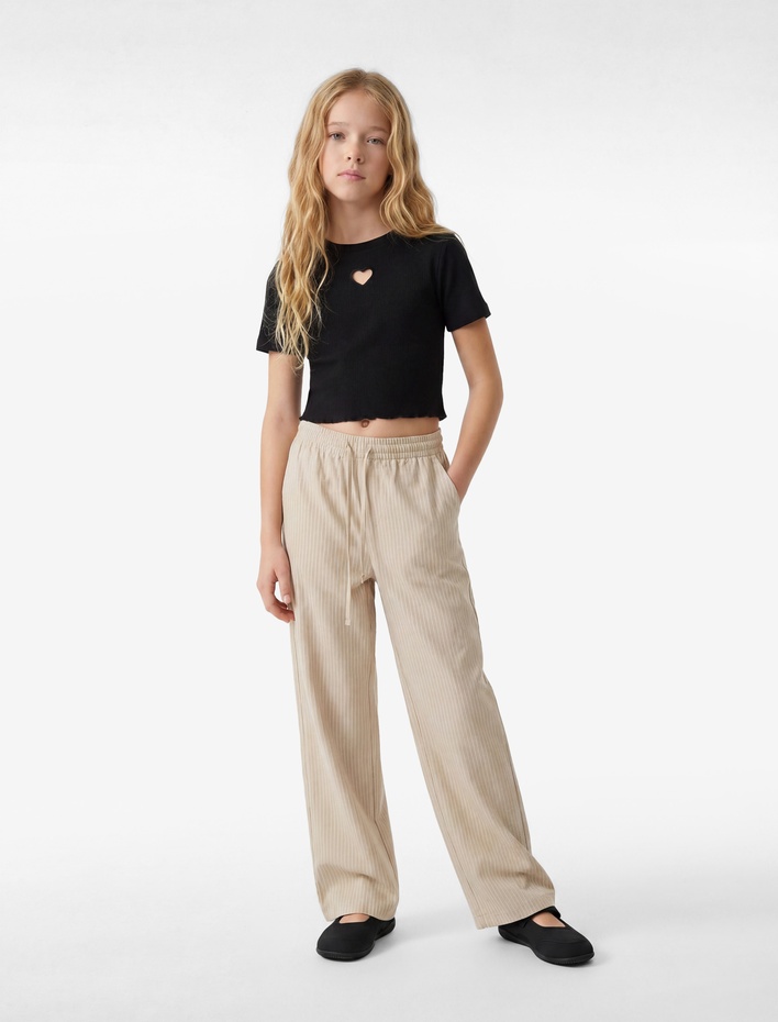 Kız Çocuk Pamuklu Kısa Kollu Kalp Pencere Detaylı Crop Tişört