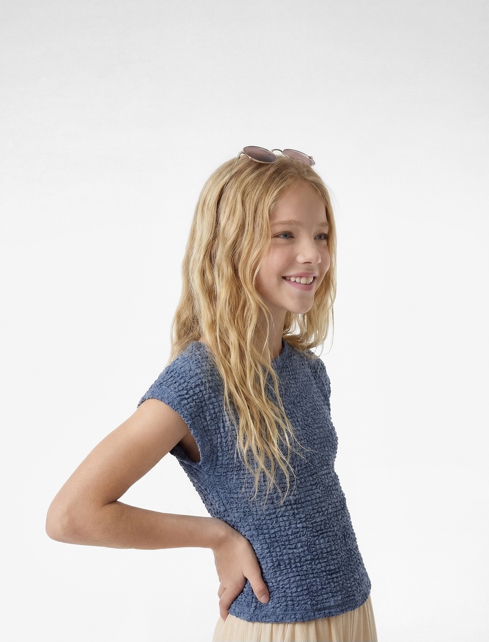 Kız Çocuk Asimetrik Yaka Kolsuz Viskon Karışımlı Dokulu Crop Bluz