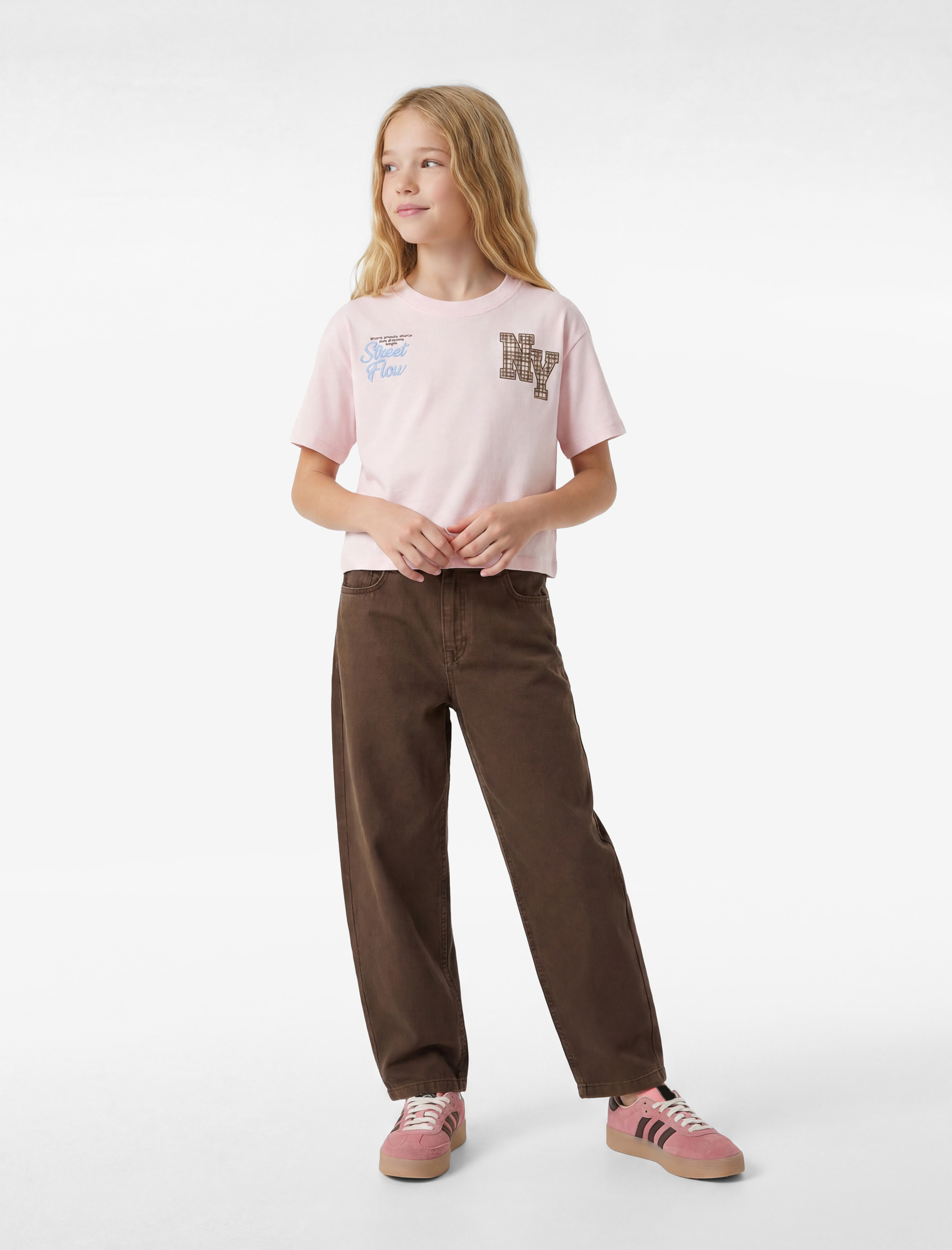  Kız Çocuk Pamuk Kısa Kollu Bisiklet Yaka Önü ve Arkası Nakış ve Ekose Aplike Detaylı Tişört