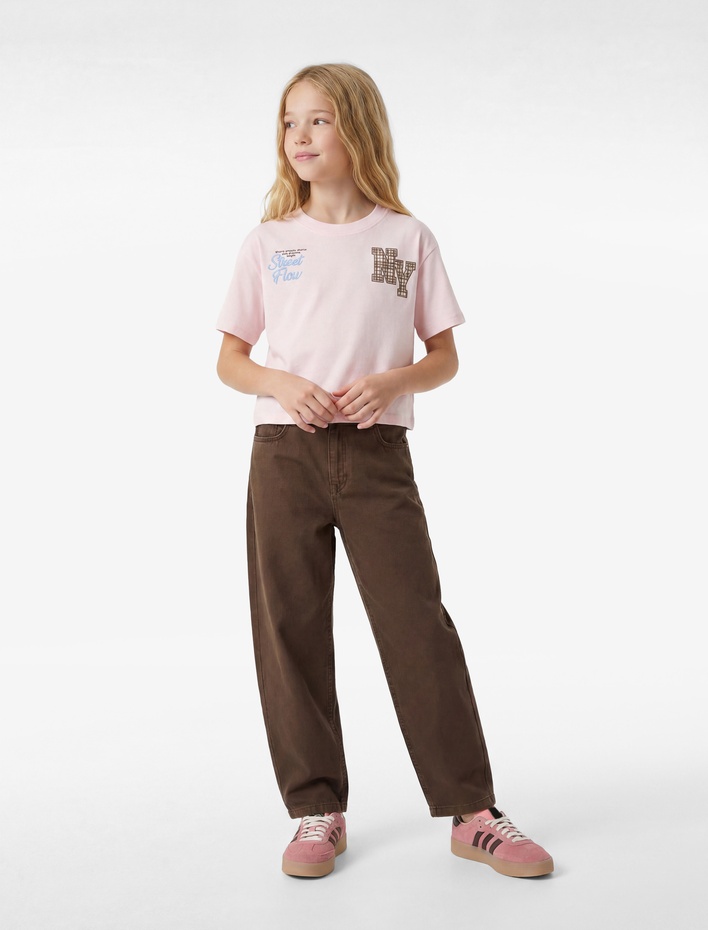 Kız Çocuk Pamuk Kısa Kollu Bisiklet Yaka Önü ve Arkası Nakış ve Ekose Aplike Detaylı Tişört