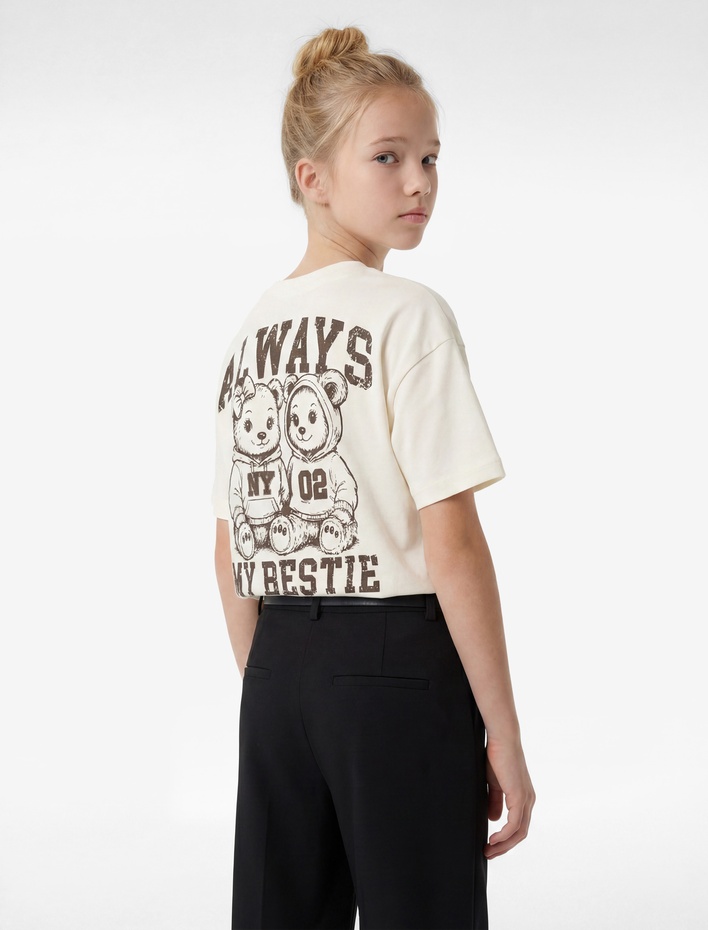 Kız Çocuk Pamuklu Kısa Kollu Bisiklet Yaka Dantel Detaylı Arkası Ayıcık Baskılı Tişört