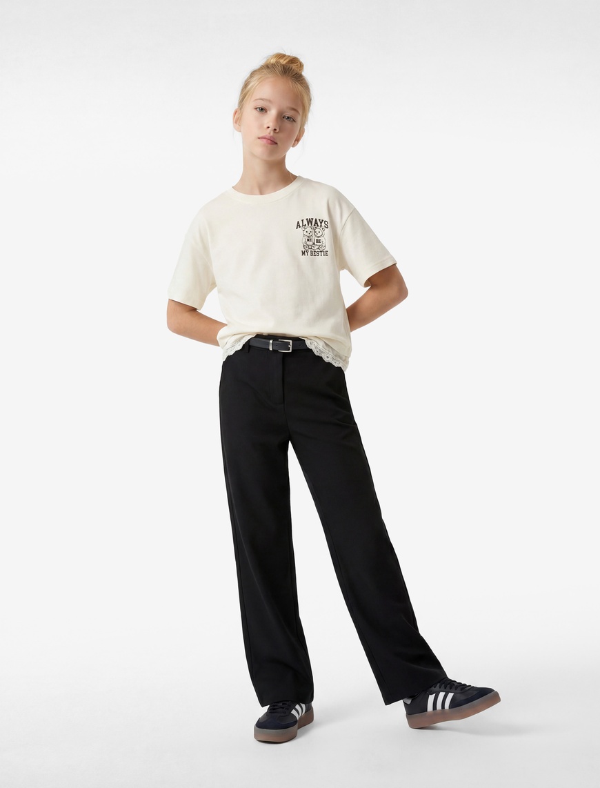 Koton Pamuklu Kısa Kollu Bisiklet Yaka Dantel Detaylı Arkası Ayıcık Baskılı T-Shirt