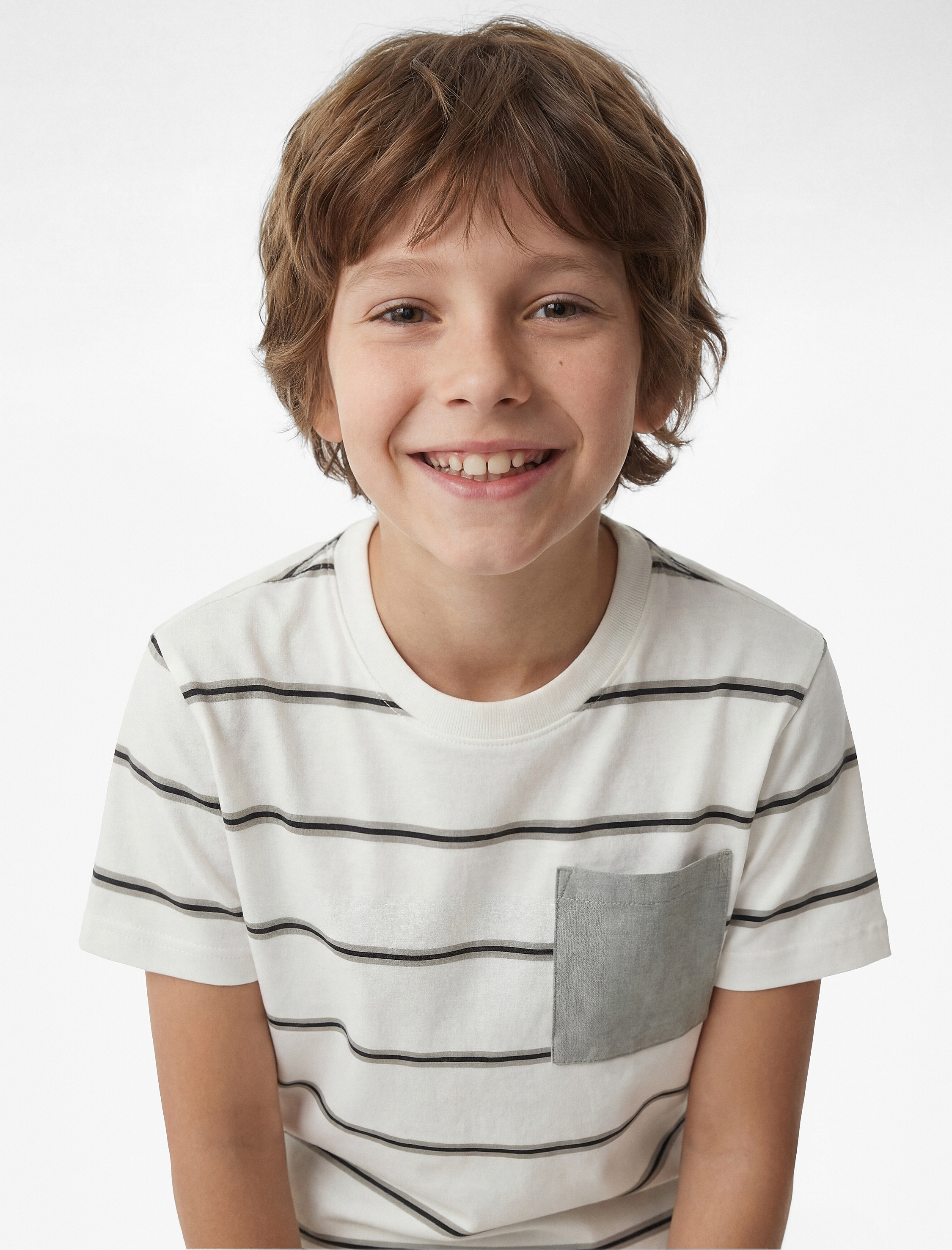  Erkek Çocuk Pamuklu Cep Detaylı Kısa Kollu Bisiklet Yaka Çizgili Tişört