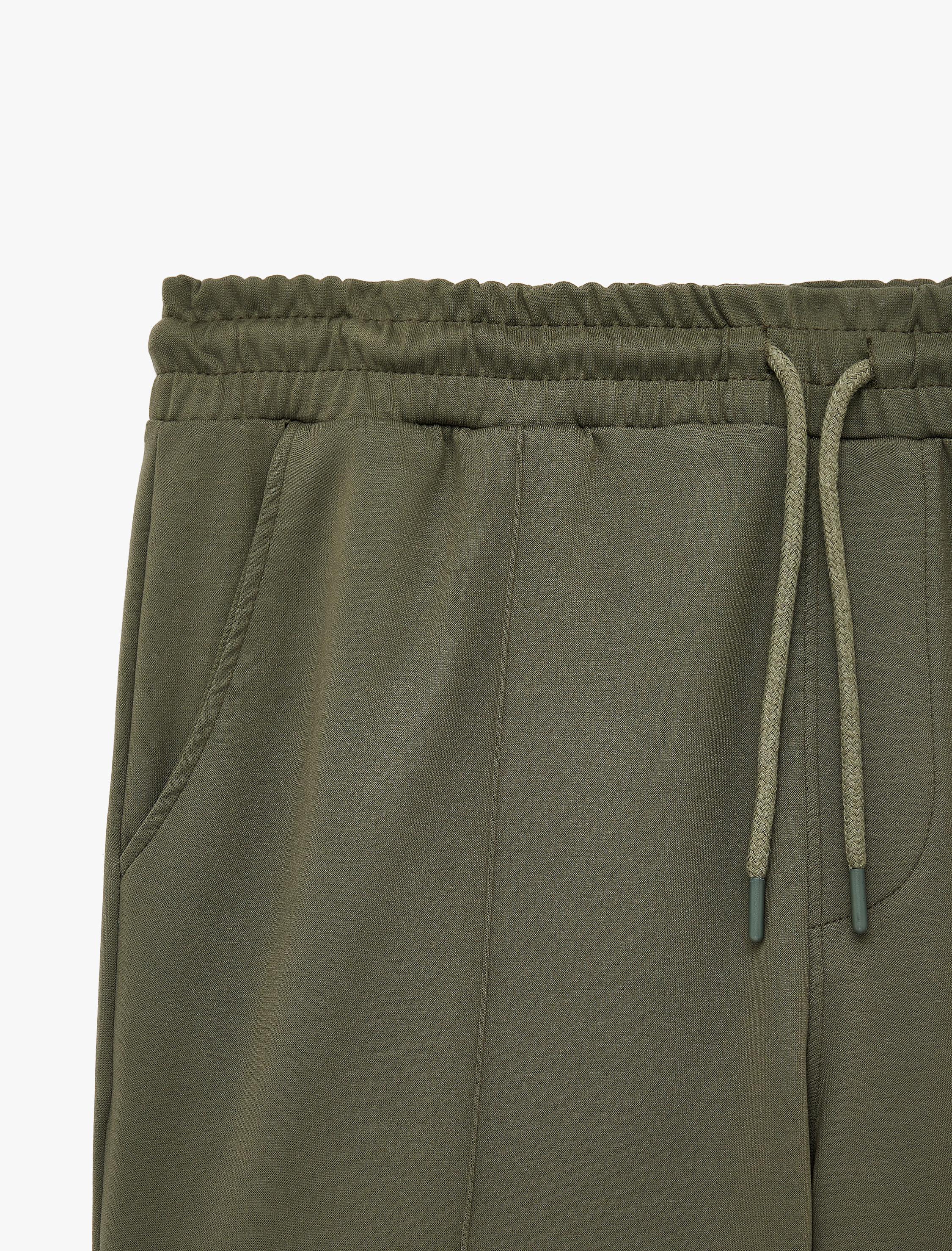   Regular Fit Cepli Viskon Karışımlı Bermuda Beli Bağcıklı Şort