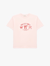 Rahat Kalıp Kısa Kollu Bisiklet Yaka Pamuklu Fiyonk Baskılı Tişört