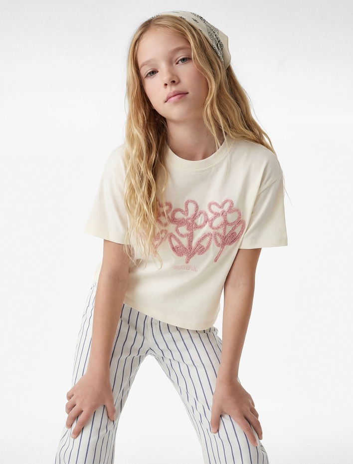 Kız Çocuk Pamuklu Kısa Kollu Bisiklet Yaka Çiçekli Tişört