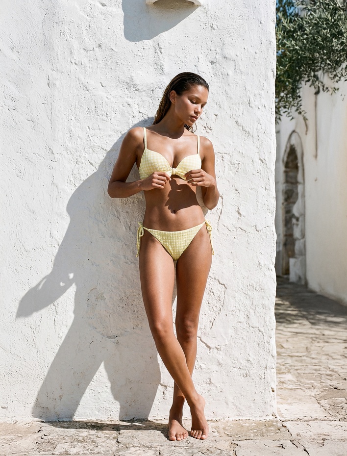  Fiyonklu Pötikare Desenli Push-Up Bikini Üstü