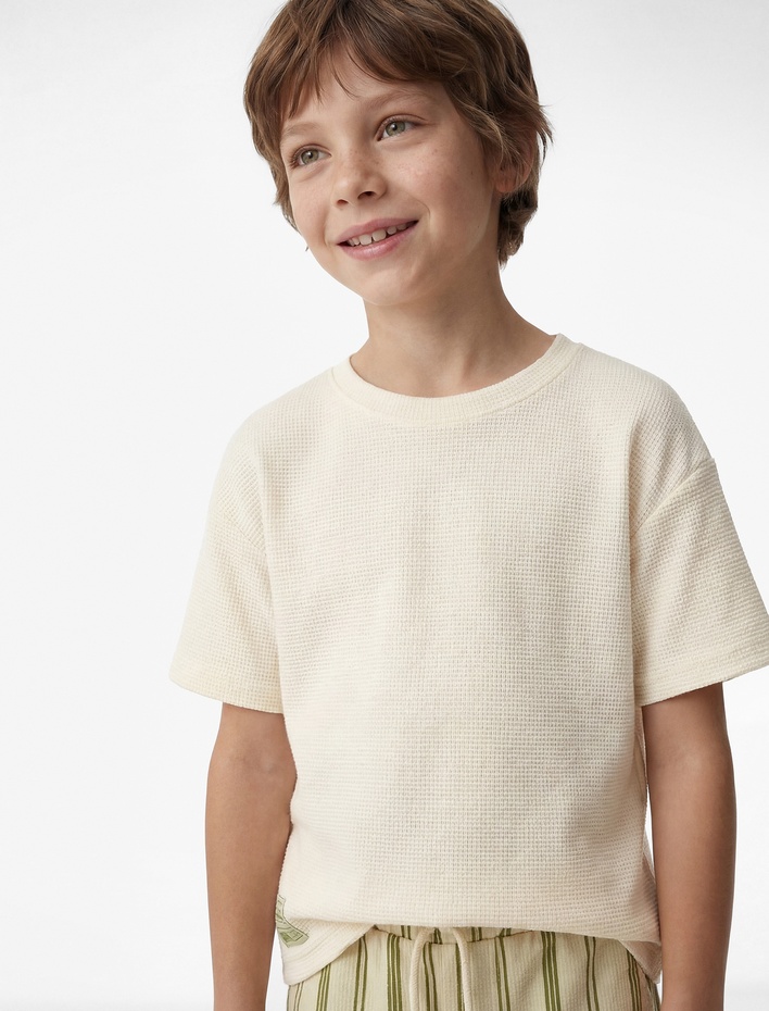 Erkek Çocuk Etiket Detaylı Kısa Kollu Bisiklet Yaka Oversize Tişört