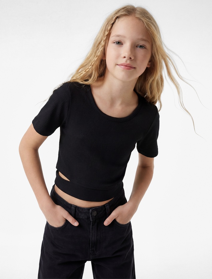 Kız Çocuk Pencere Detaylı Kısa Kollu Bisiklet Yaka Crop Tişört