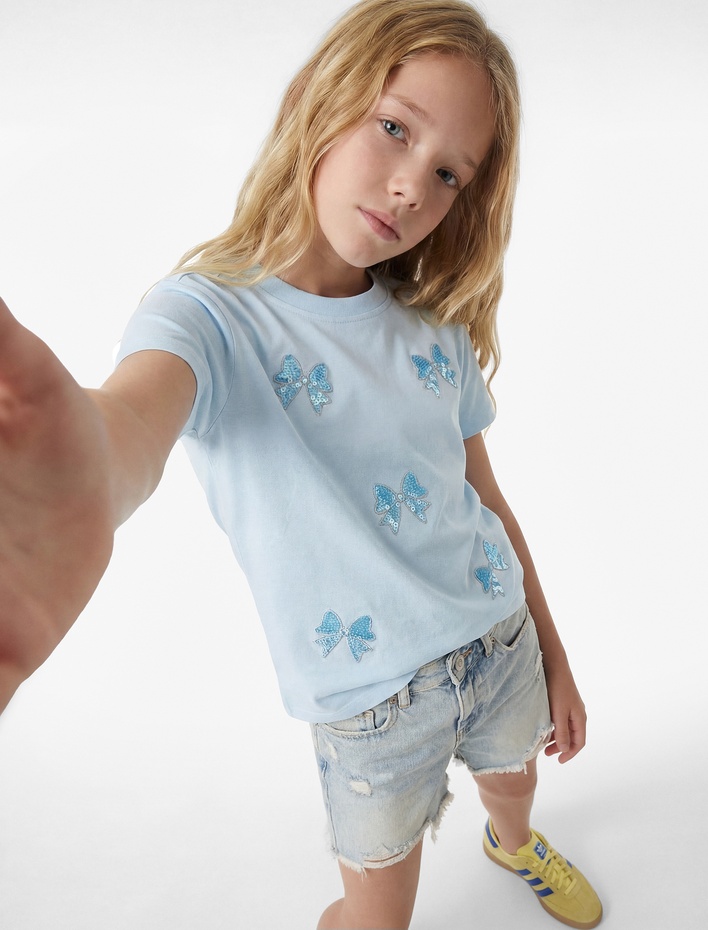 Kız Çocuk Pamuklu Kısa Kollu Bisiklet Yaka Pullu Payetli Fiyonklu Tişört