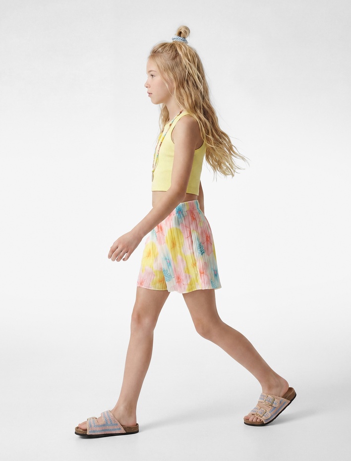 Kız Çocuk Çiçek Desenli Beli Bağcıklı Pileli Şort