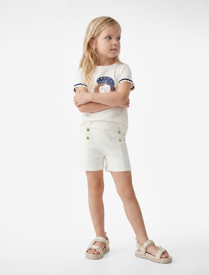 Kız Bebek Düğme Detaylı Viskon Karışımlı Mini Şort