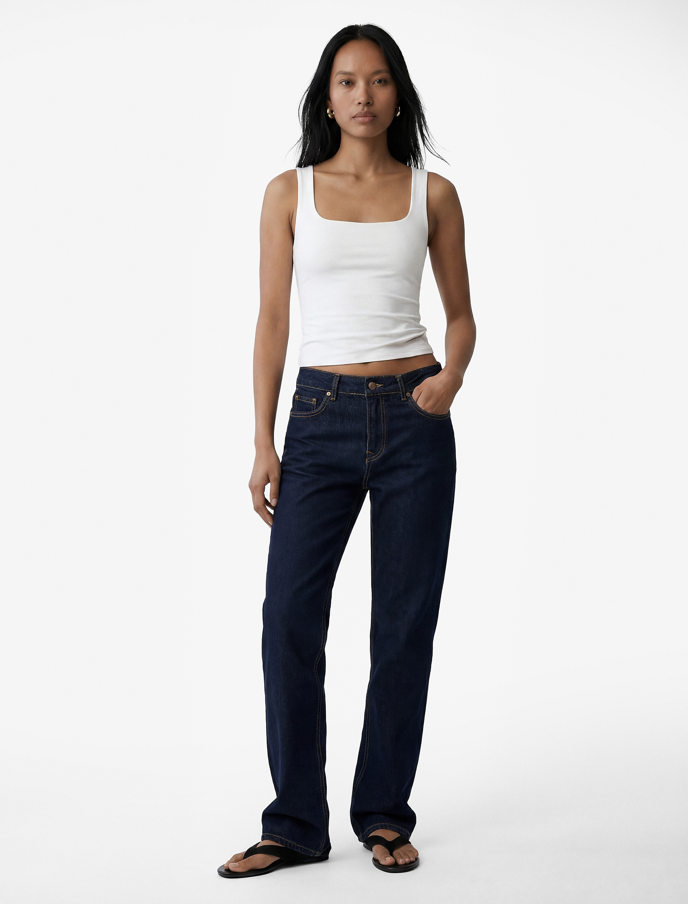   Slim Fit Yuvarlak Yaka Kolsuz Top