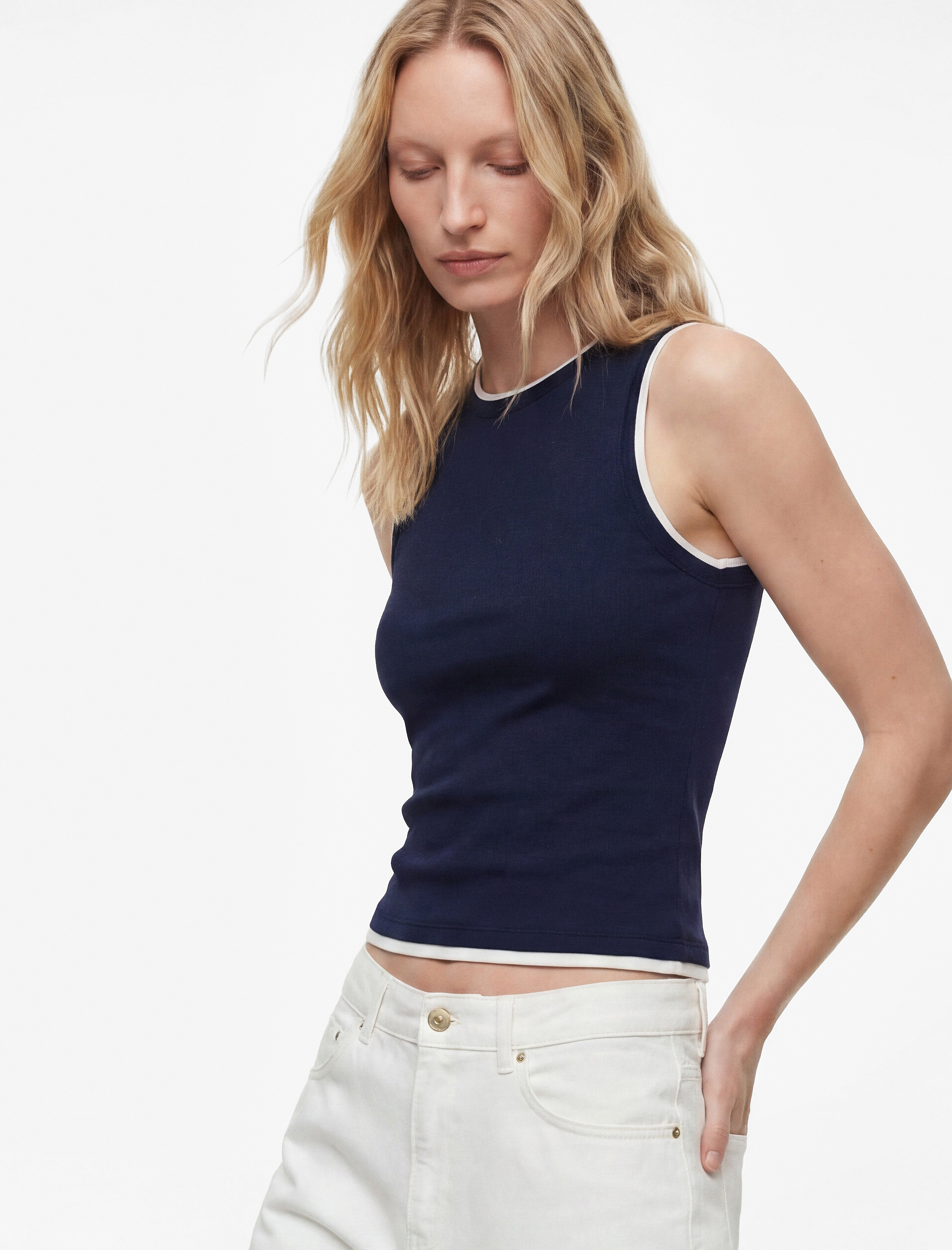  Renk Kontrastlı Katmanlı Slim Fit Bisiklet Yaka Kolsuz Fitilli Bluz