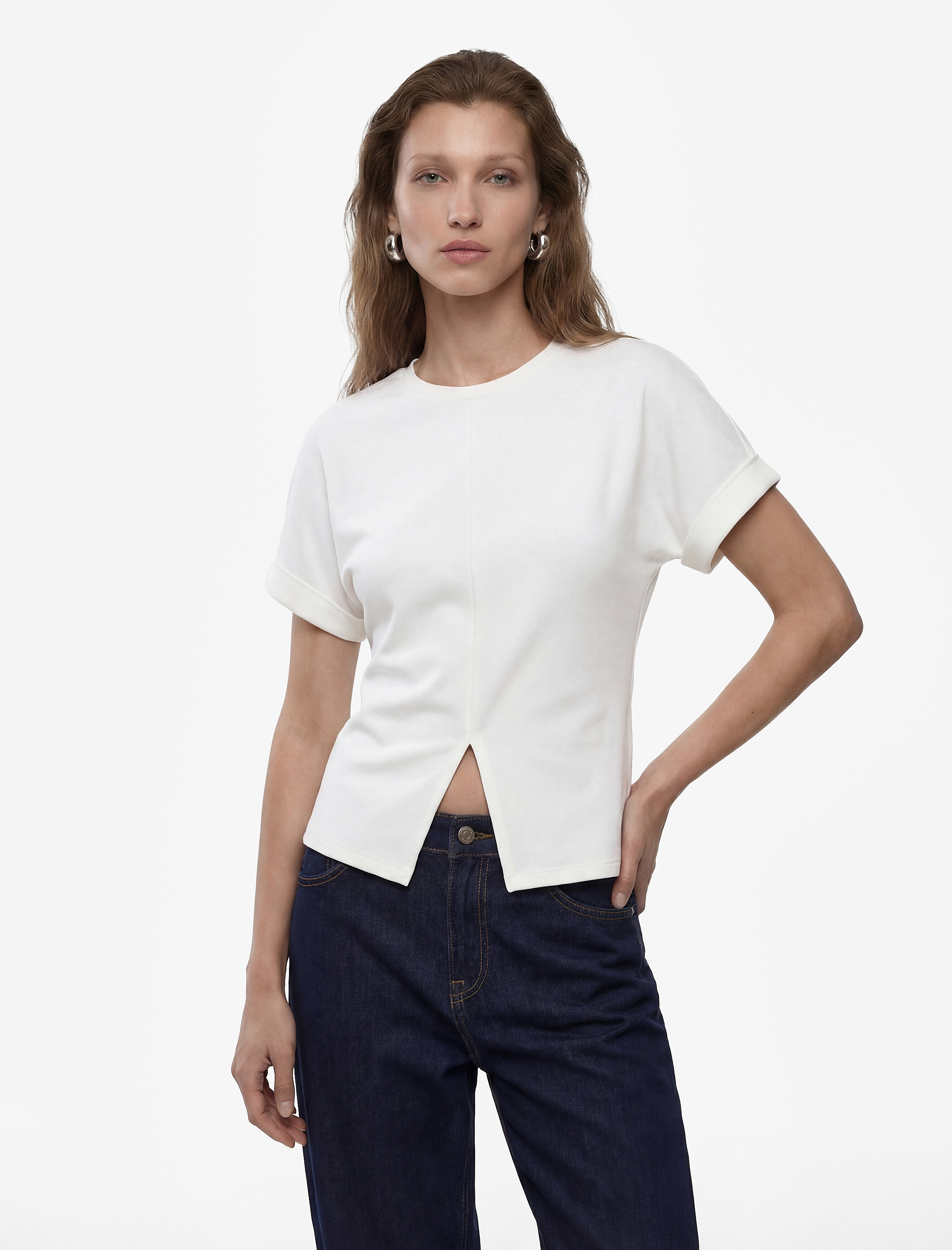   Pamuklu Slim Fit Hafif Peplum Kesim Kısa Kollu Bisiklet Yaka Yırtmaç Detaylı Tişört