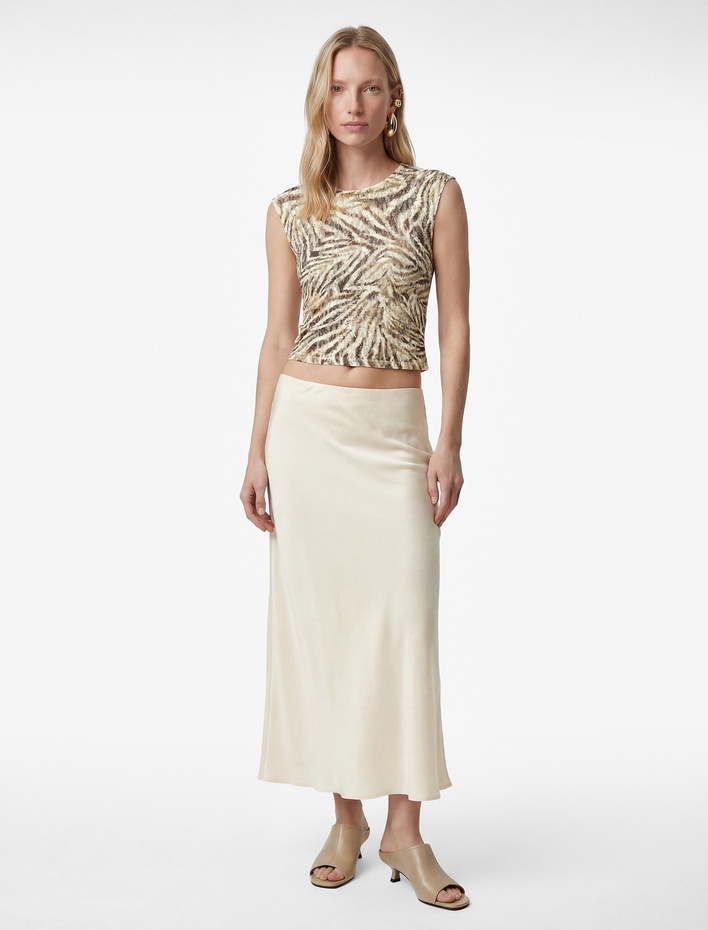  Slim Fit Yarı Transparan Bisiklet Yaka Kolsuz Desenli Dantelli Bluz