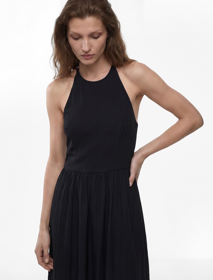  Viskon Kumaş Sırt Dekolteli Halter Yaka Midi Elbise