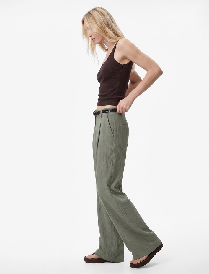  Viskon Kumaş Pile Detaylı Cepli Düz Geniş Paça Kemerli Palazzo Pantolon