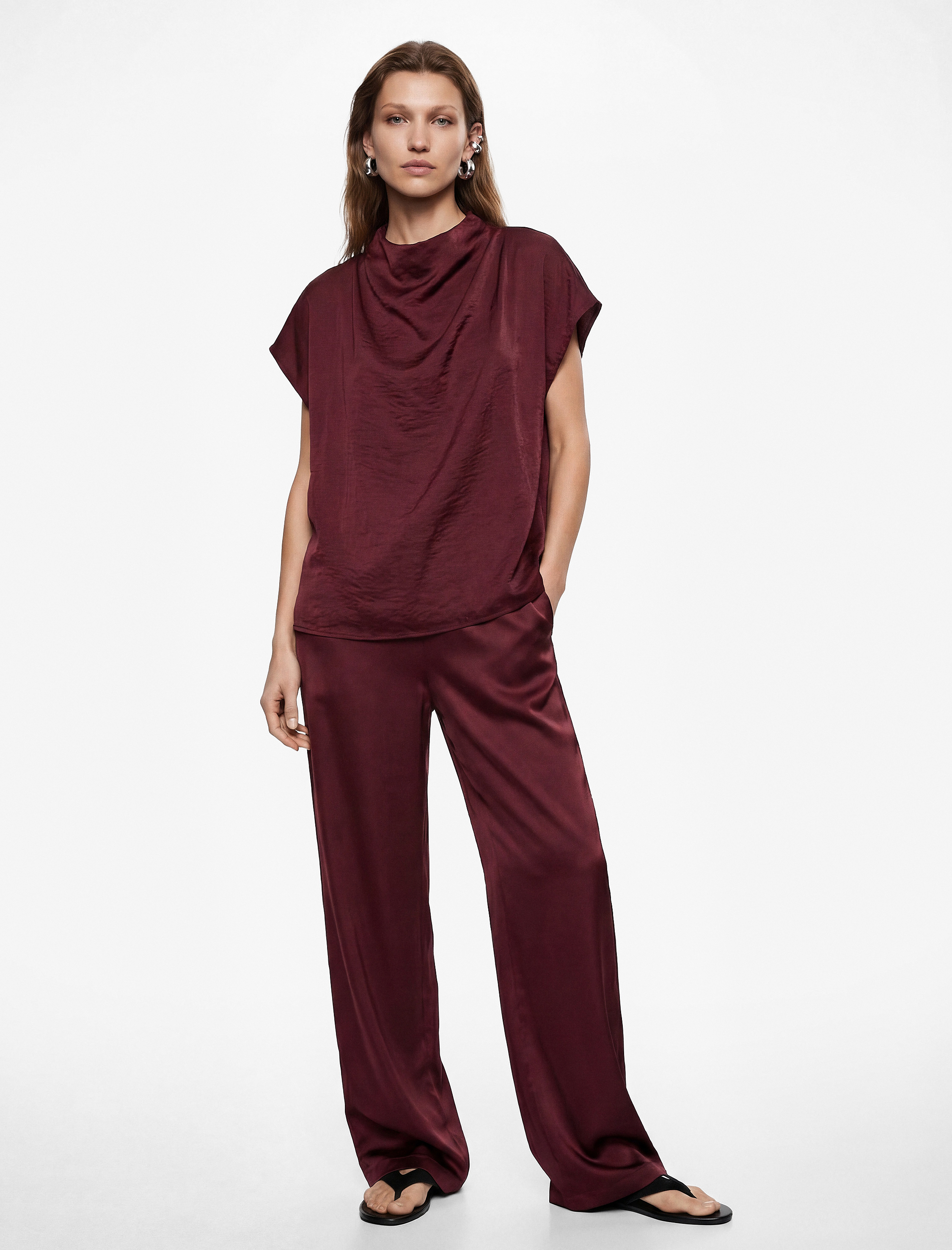   Viskon Kumaş Dokulu Kap Kol Dik Dökümlü Yaka Bluz