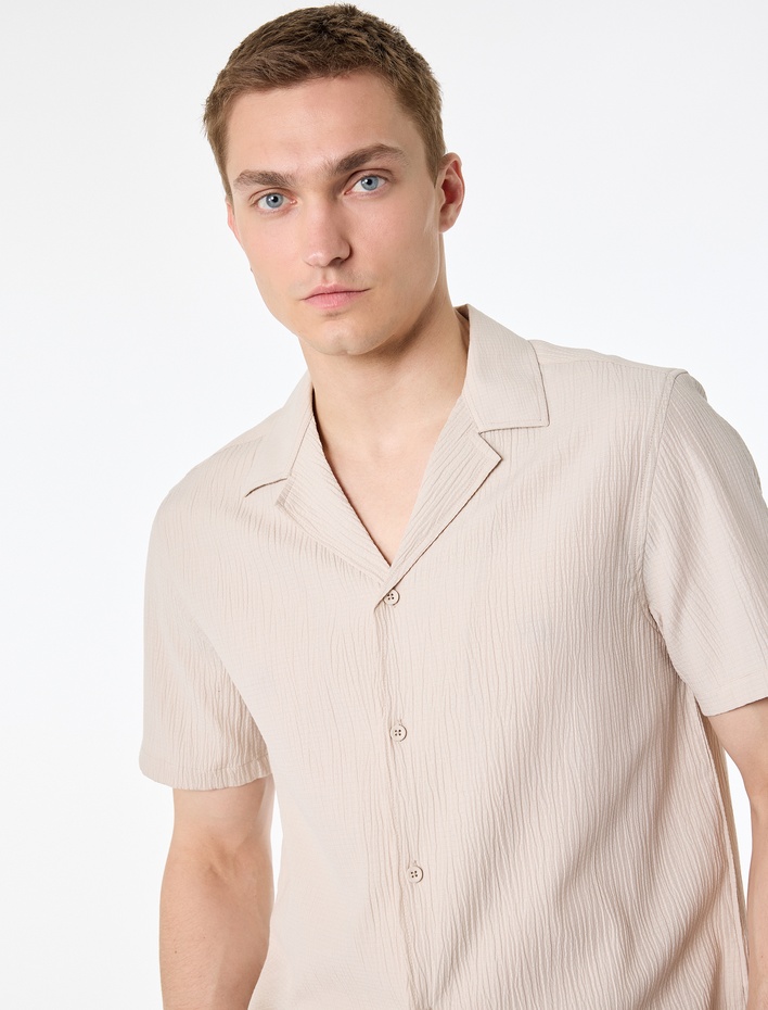  Regular Fit Kısa Kollu Dokulu Apaş Yaka Gömlek
