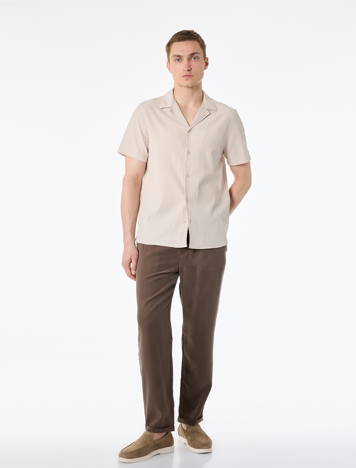  Regular Fit Kısa Kollu Dokulu Apaş Yaka Gömlek