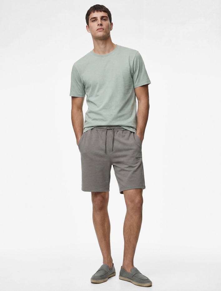  Pamuklu Cep Detaylı Beli Bağcıklı Baskılı Bermuda Şort