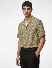 Regular Fit Düğmeli Kısa Kollu Dokulu Devrik Yaka Batik Desenli Gömlek