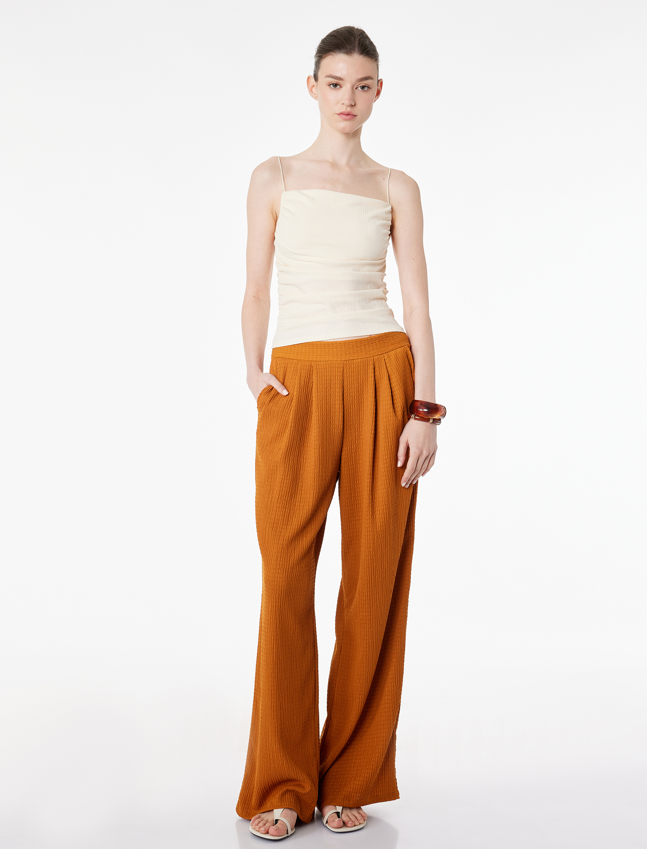   Bürümcük Dokulu Kumaş Pile Detaylı Cepli Geniş Paça Pantolon