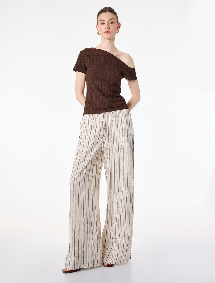  Bürümcük Kumaş Slim Fit Kısa Kollu Asimetrik Kesim Tek Omuz Bluz