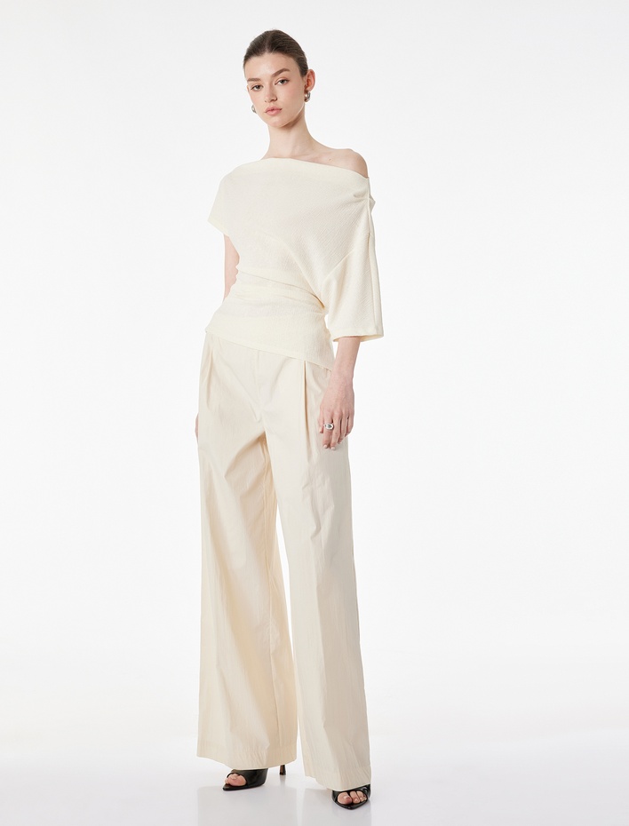  Krep Kumaş Slim Fit Açık Omuz Asimetrik Yaka Kısa Kollu Bluz