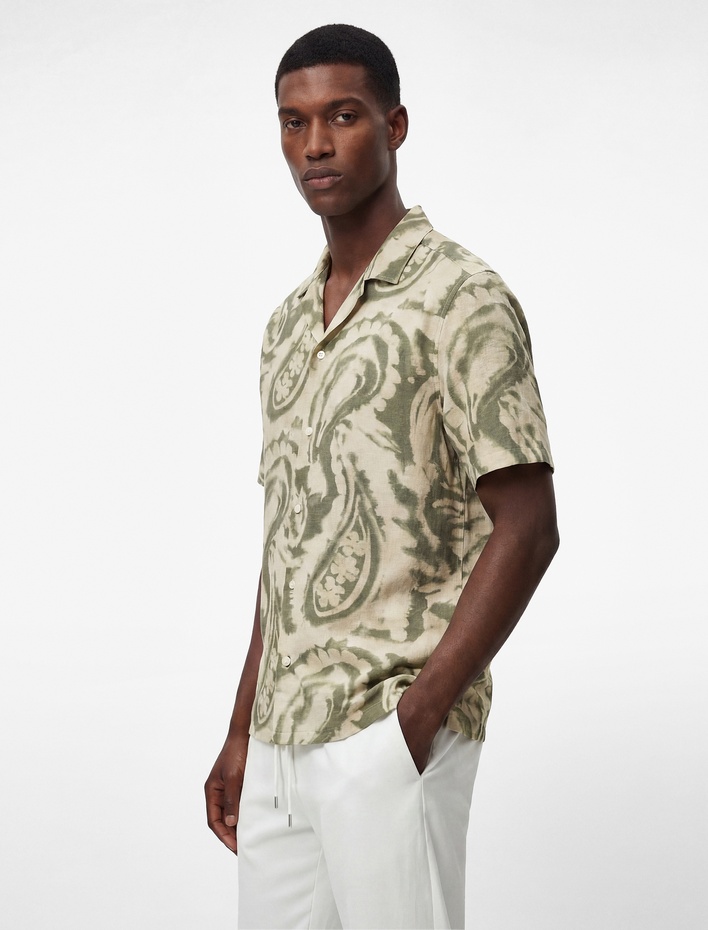  Regular Fit Devrik Yaka Viskon Kısa Kollu Batik Desenli Gömlek