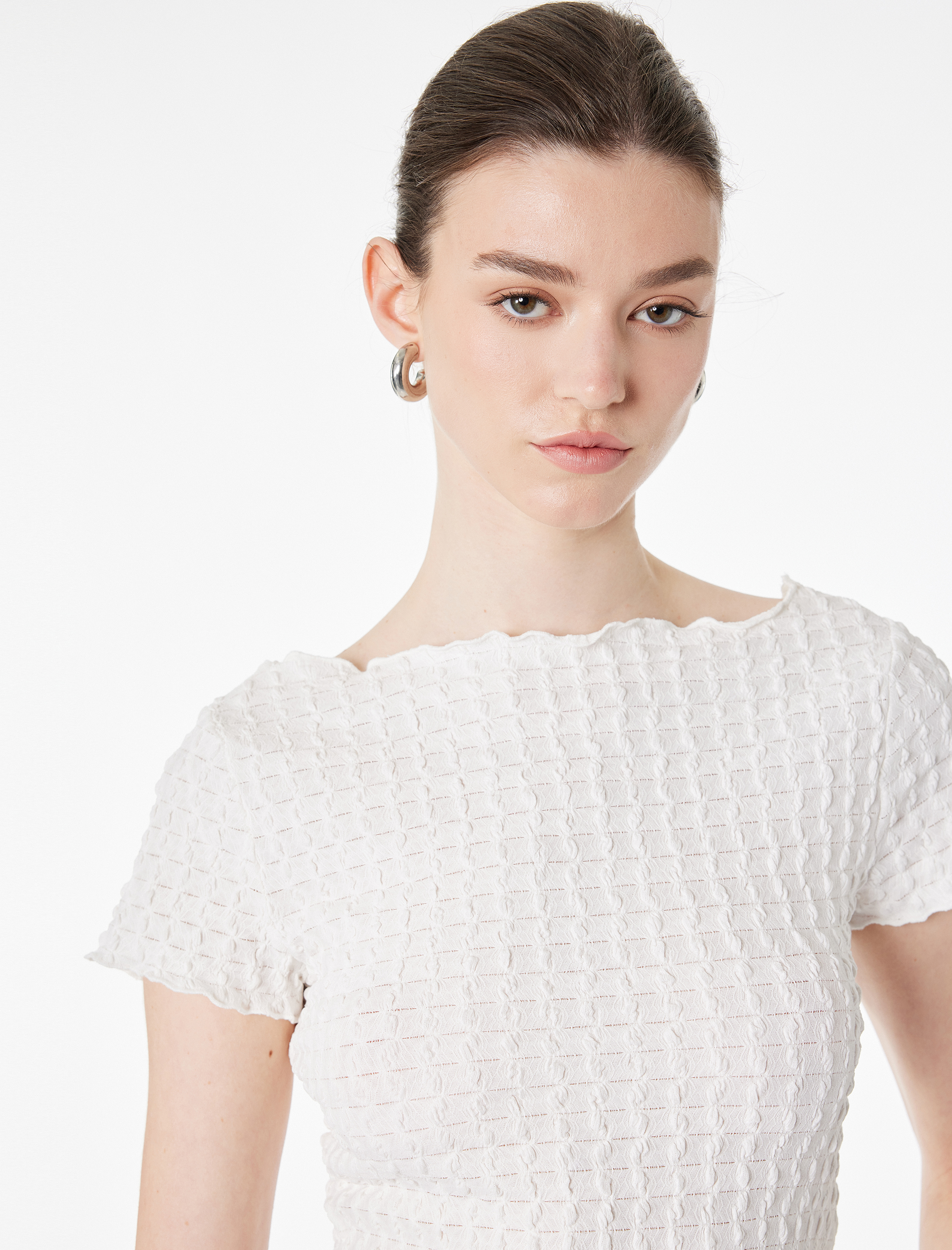   Bürümcük Kumaş Slim Fit Kısa Kollu Omzu Açık Kayık Yaka Bluz