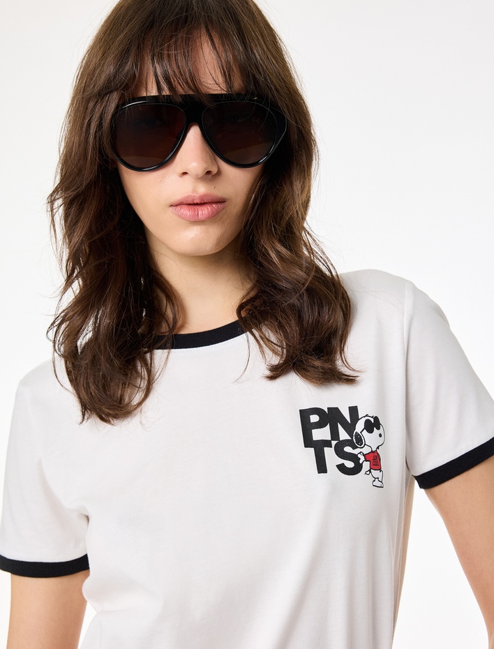  Snoopy Lisanslı Arkası Baskılı Pamuklu Kısa Kollu Bisiklet Yaka Tişört