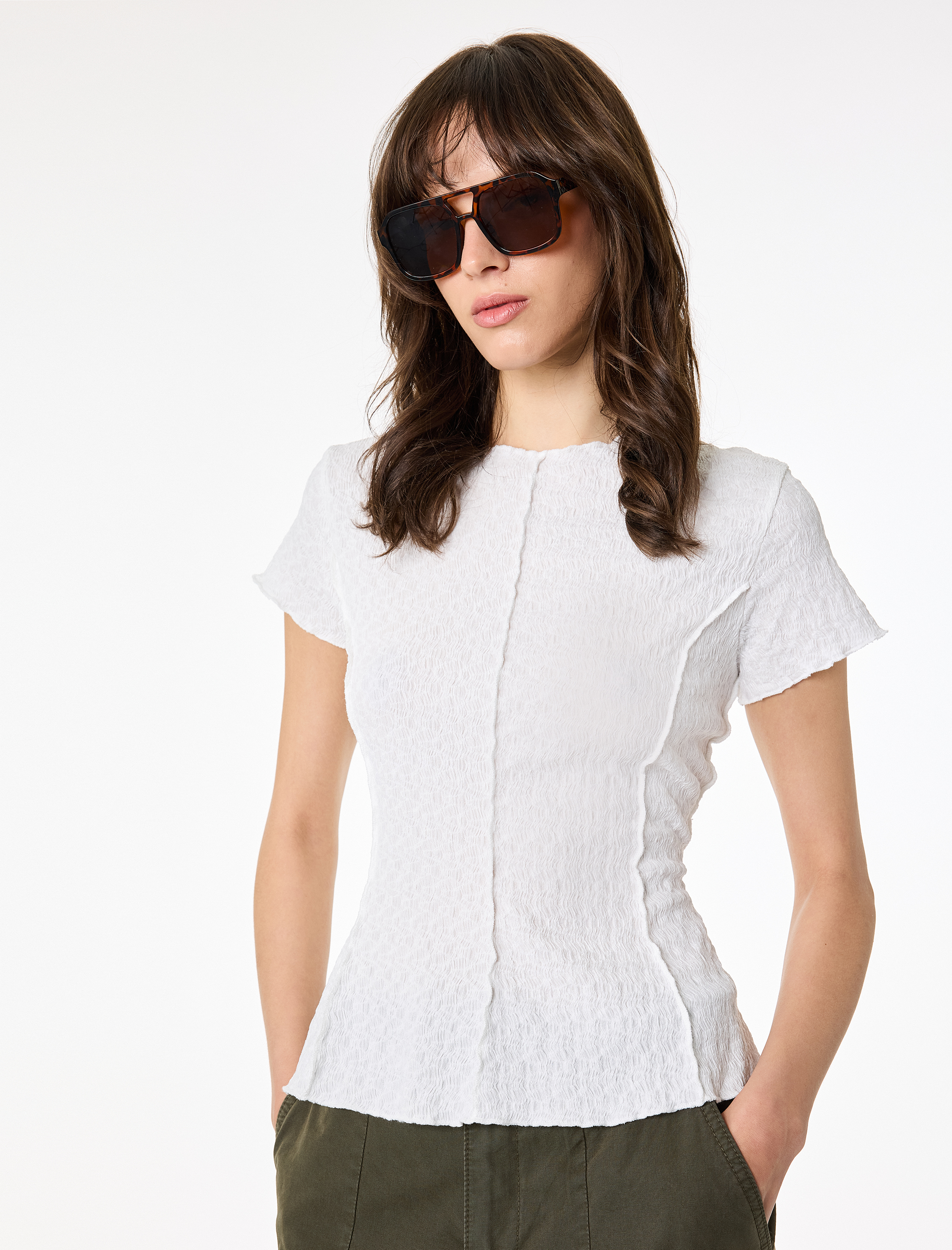 Ekru Nervürlü Kısa Kollu Bisiklet Yaka Bürümcük Slim Fit Bluz
